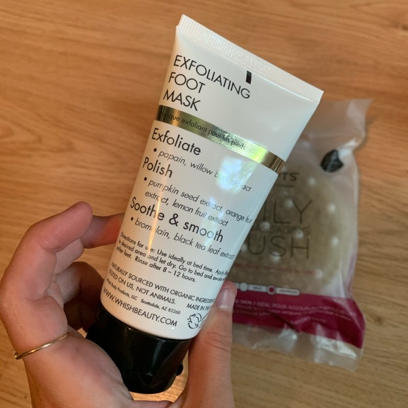 Exfoliating foot mask & daily massaging brush - Picture 3 of 5